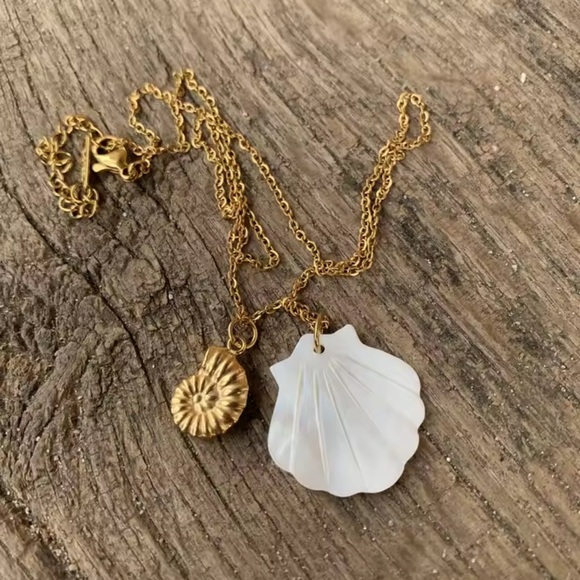 Ocean Gold Seashell White Shell 18K Gold Stainless Steel Waterproof Necklace - Picture 4 of 8